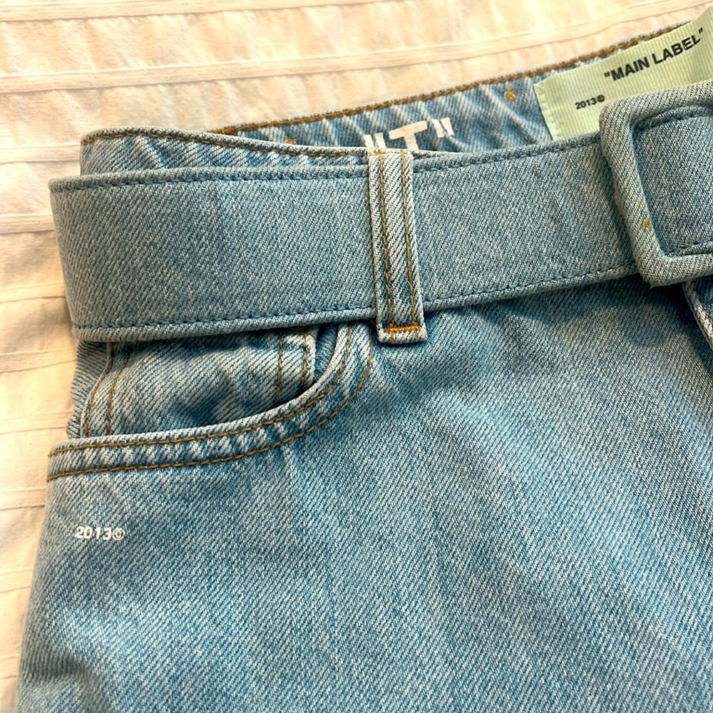 OFF-WHITE Thight Crop Denim with Belt in light blue wash - Picture 7 of 9